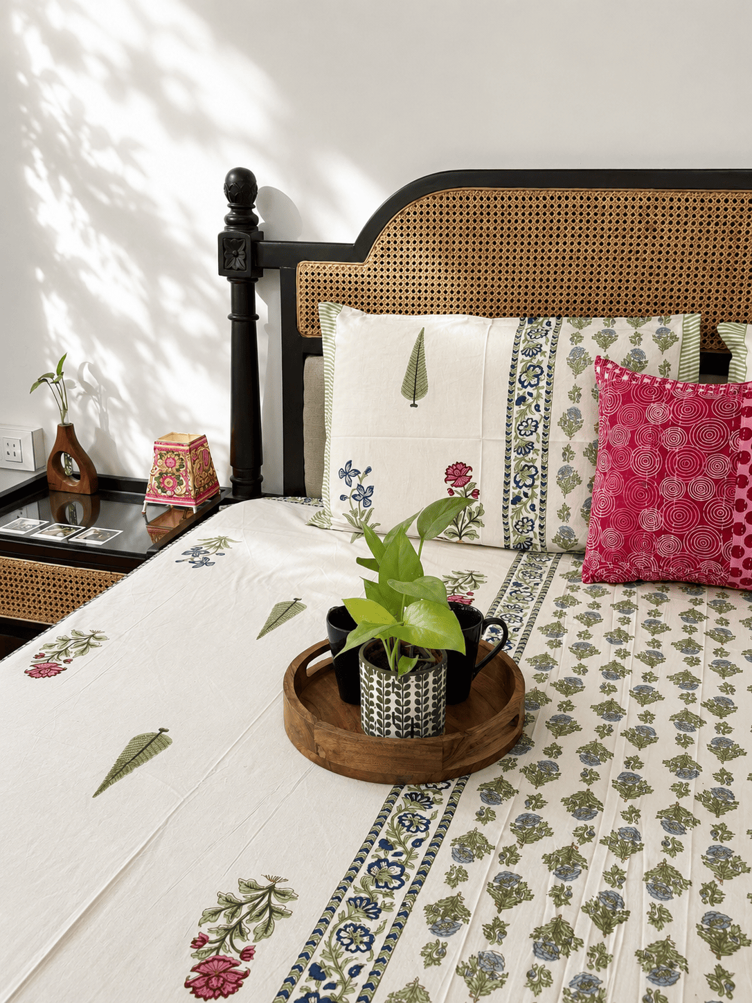 Aafreen Blue:Green - Flat I Fitted Bedsheet (108x108 Inches)