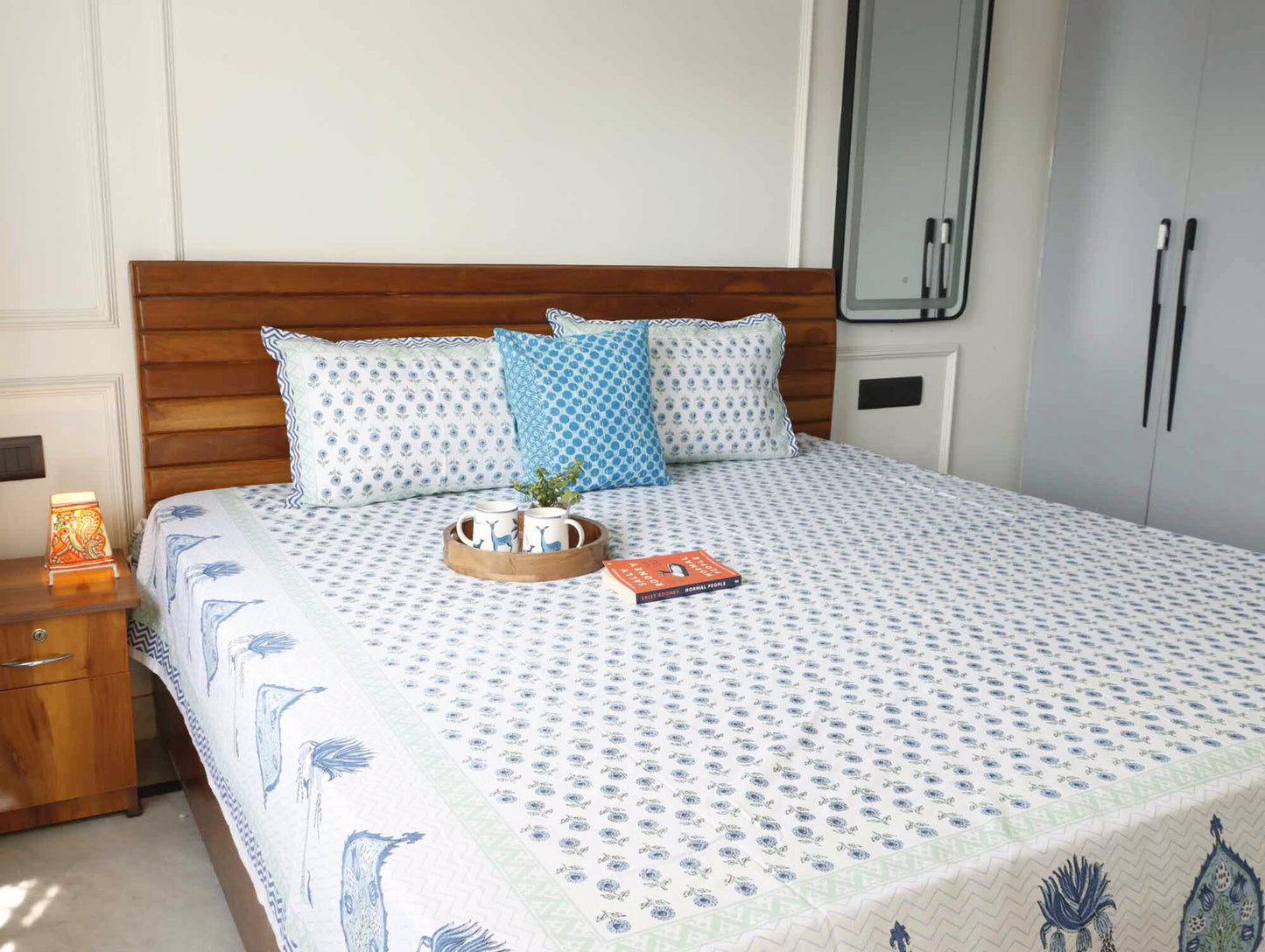 Neele Pushpa Flat I Fitted Bedsheet (108x108 Inches)