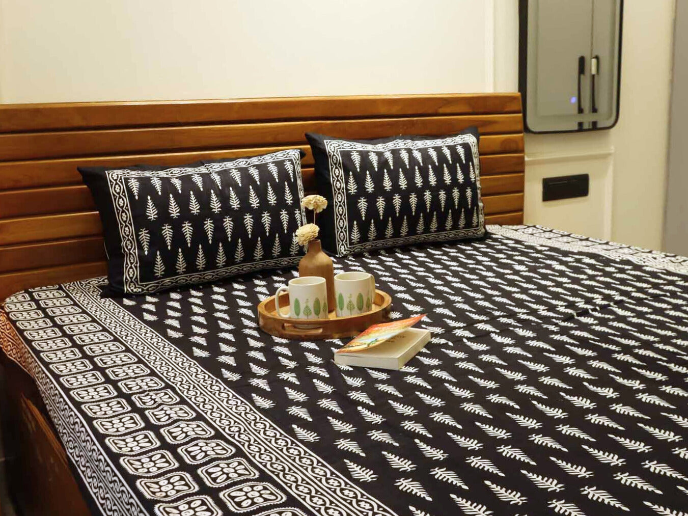 Kalamkari Yin Yang - Flat I Fitted Bedsheet (90x108 inches)