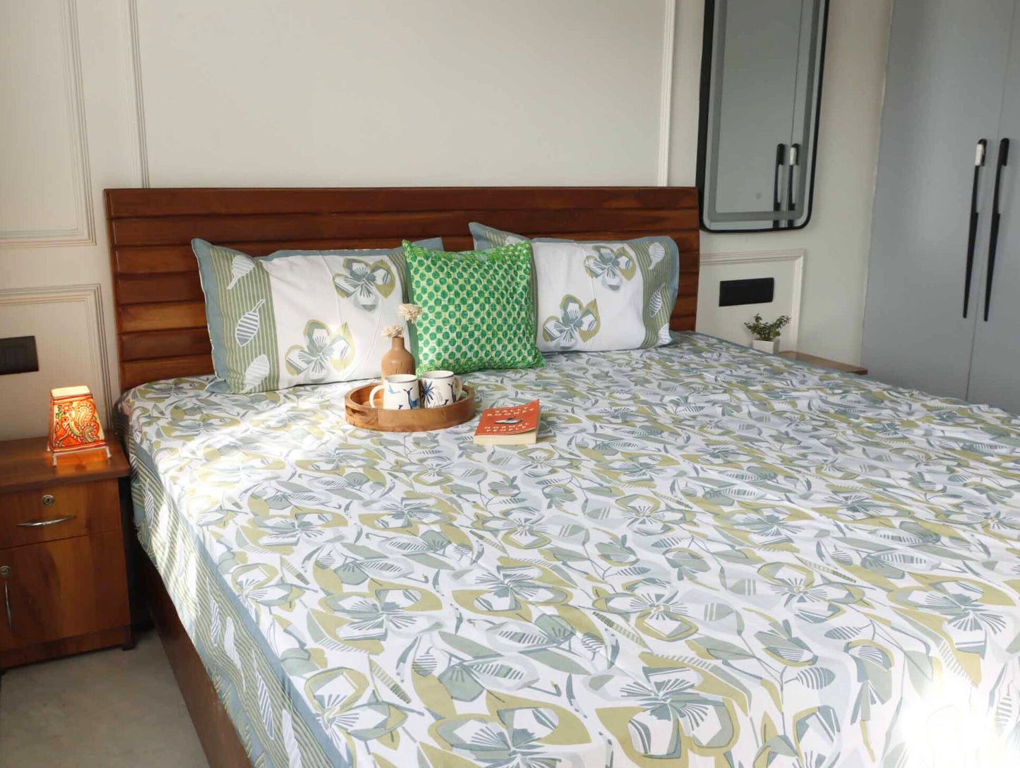 Abstact Floral Green - Flat I Fitted Bedsheet (100x108 Inches)