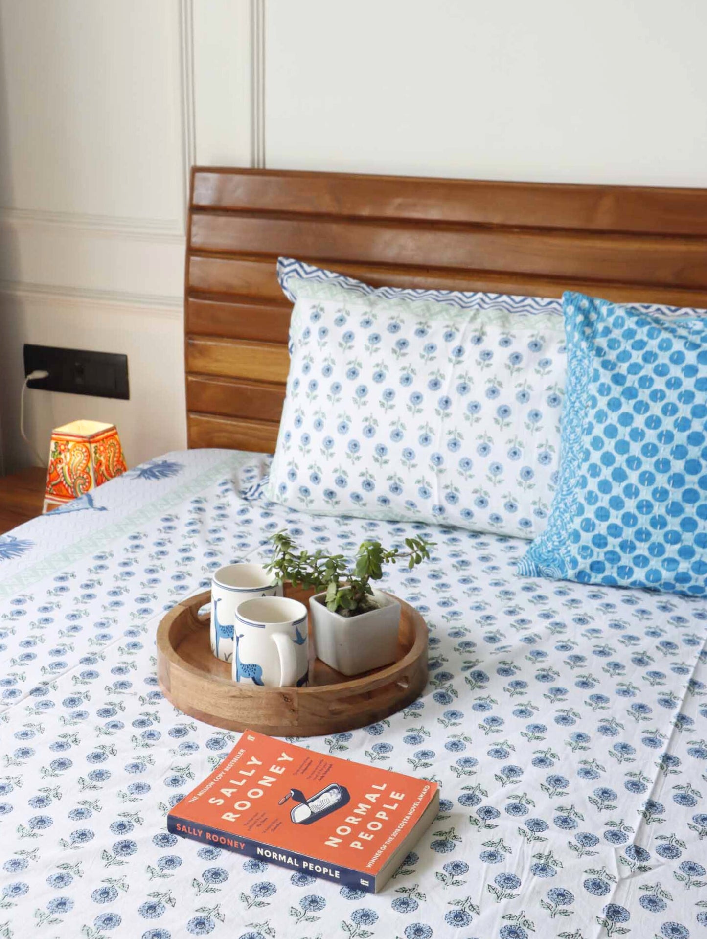 Neele Pushpa Flat I Fitted Bedsheet (108x108 Inches)
