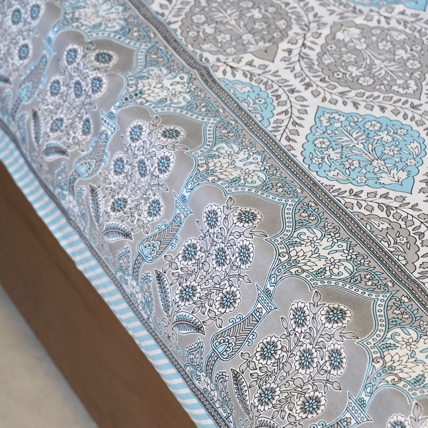 Parineeta Blue – Flat I Fitted Bedsheet (90x108 Inches)