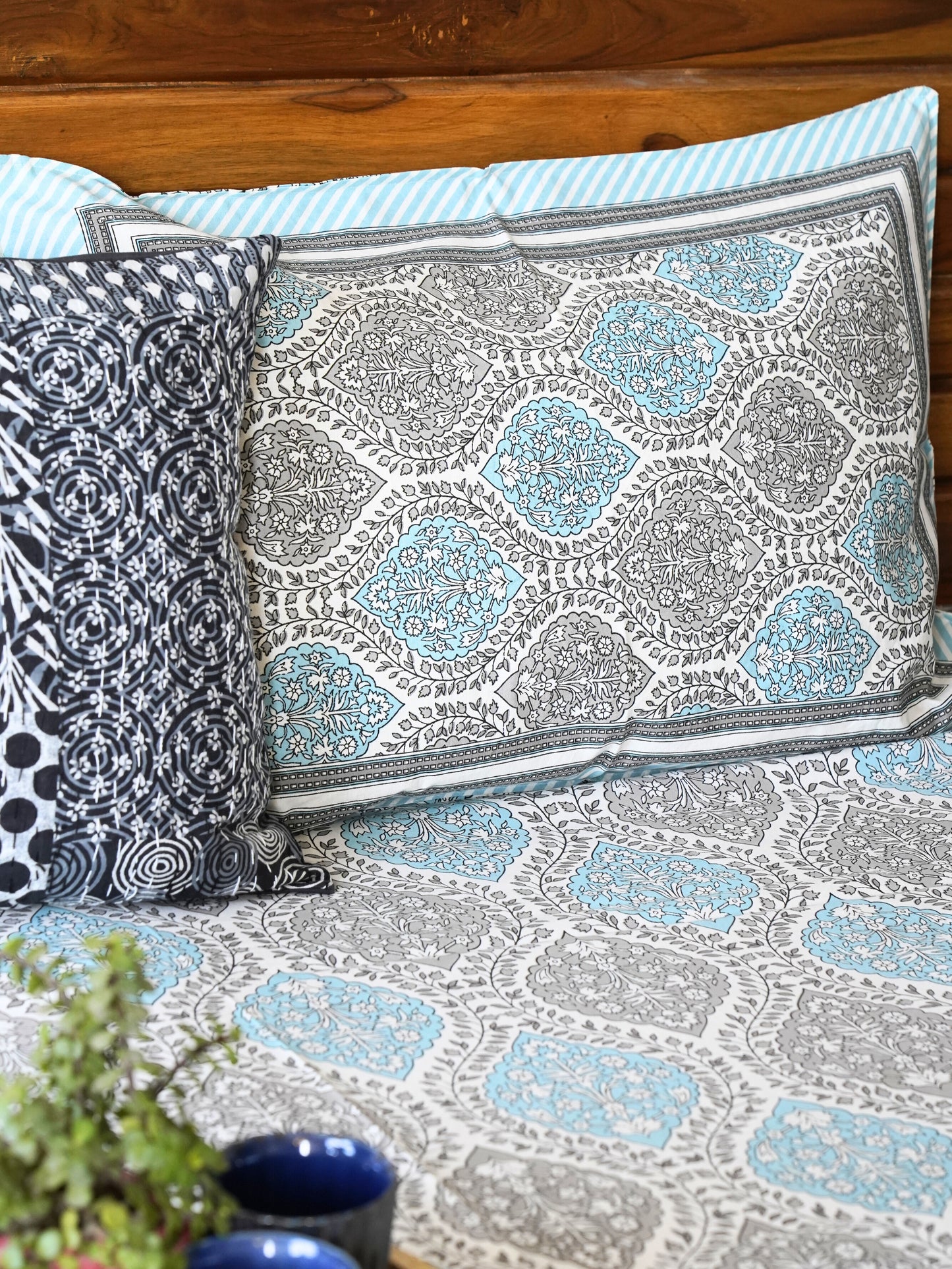 Parineeta Blue – Flat I Fitted Bedsheet (90x108 Inches)
