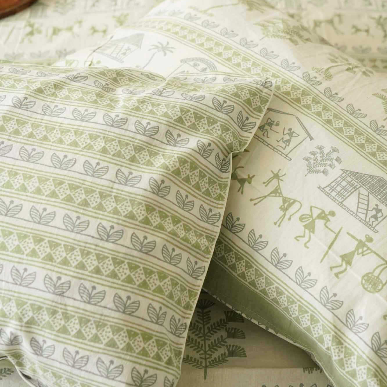 Worli Green Flat I Fitted Bedsheet (108x108 Inches)