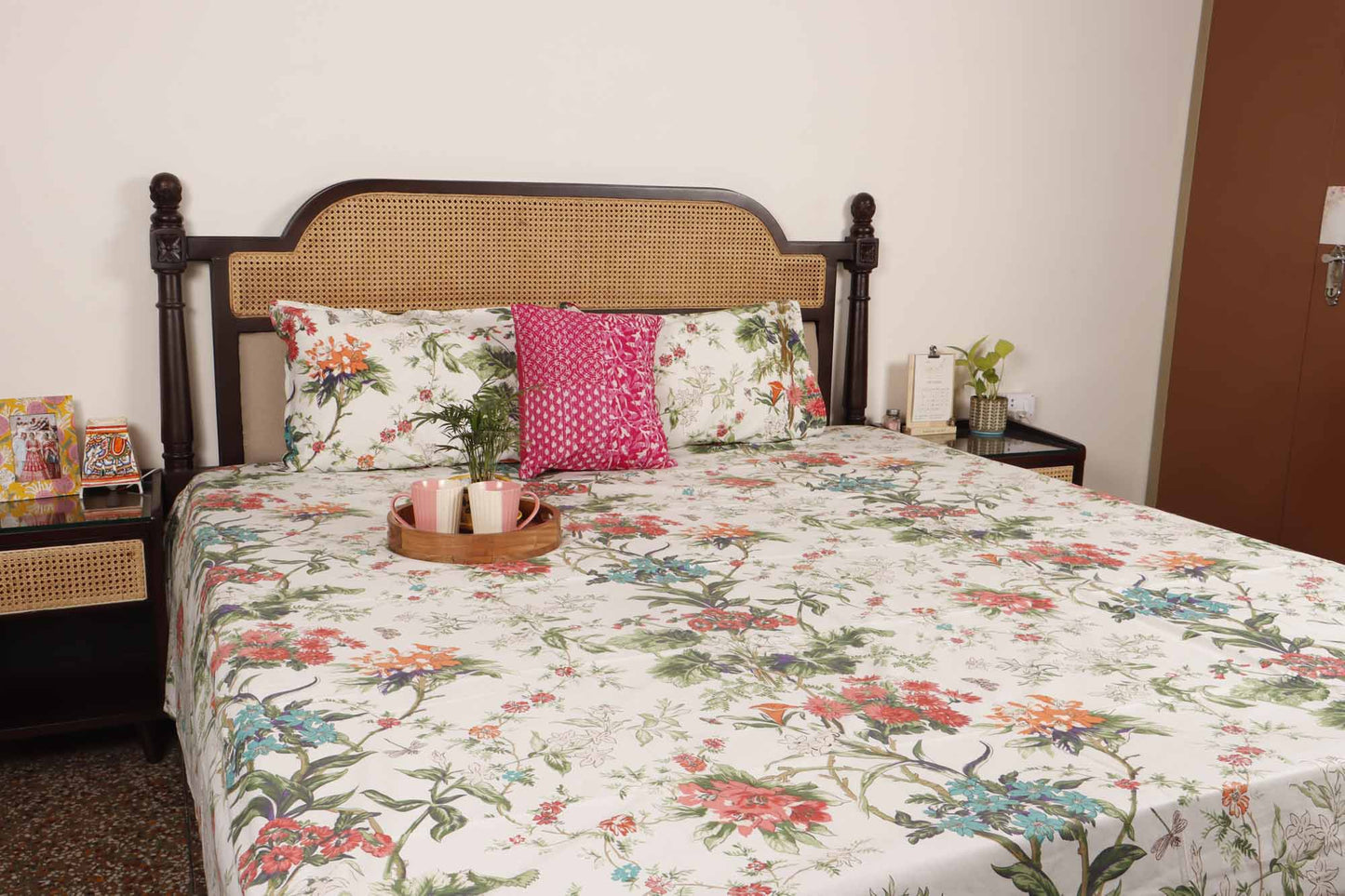 Udyaan White – Flat I Fitted Bedsheet (108x108 Inches)