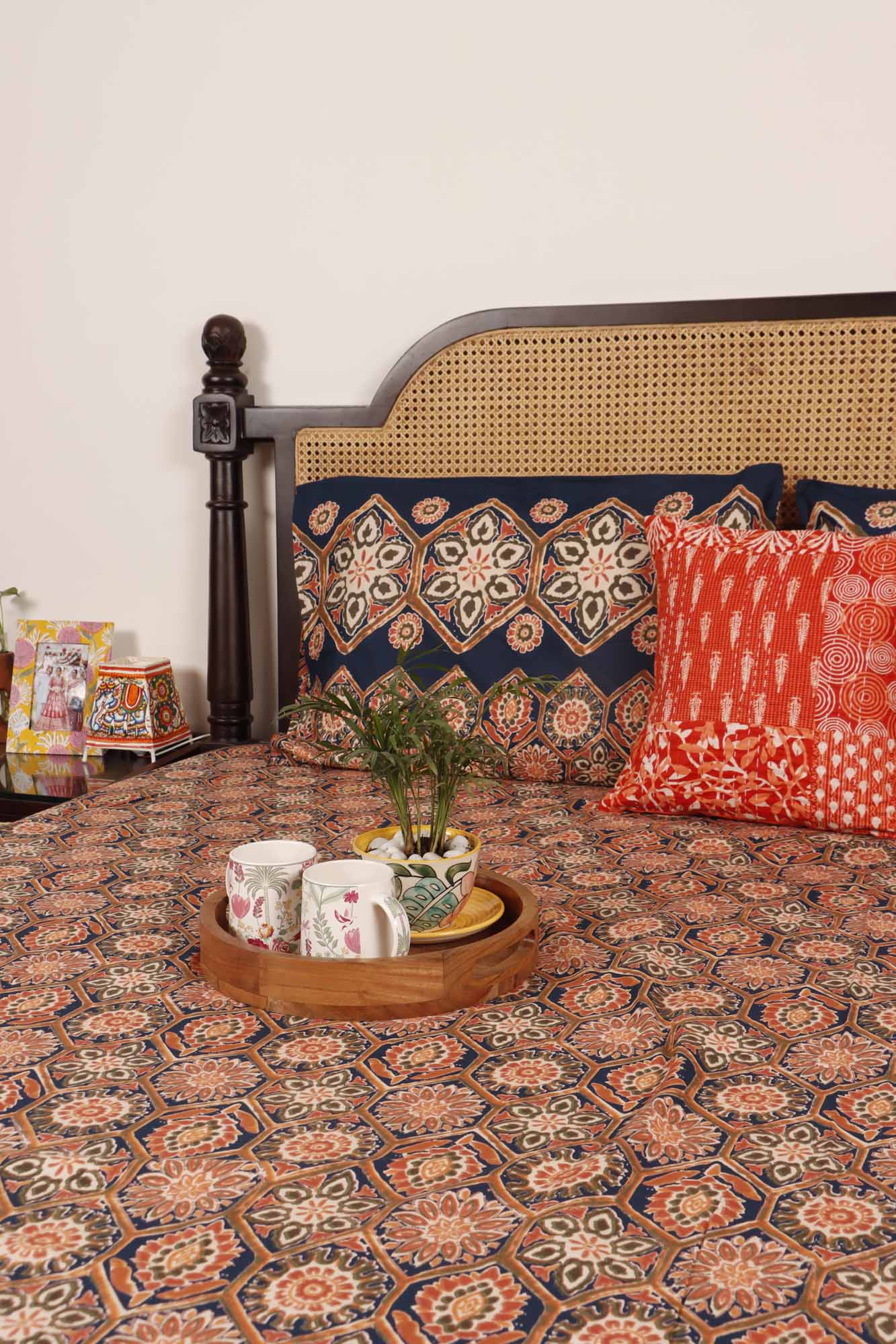 Rajwada – Flat I Fitted Bedsheet (108x108 Inches)