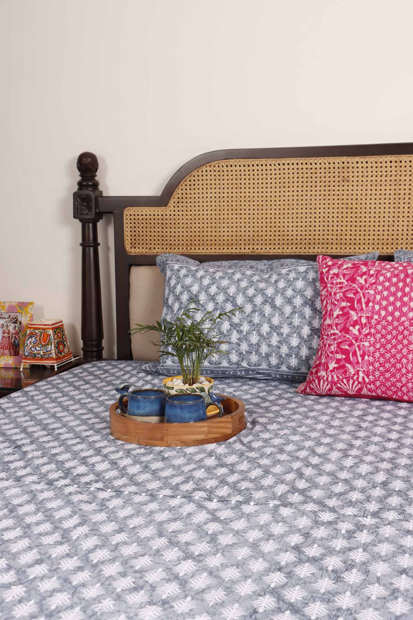 Meera Grey – Flat I Fitted Bedsheet (108x108 Inches)