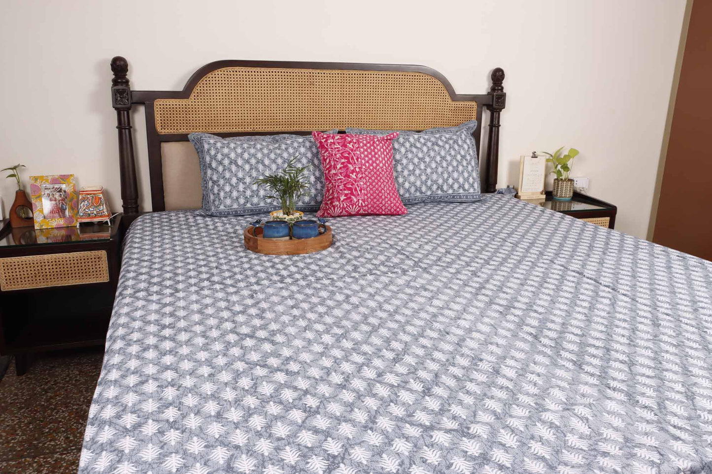 Meera Grey – Flat I Fitted Bedsheet (108x108 Inches)