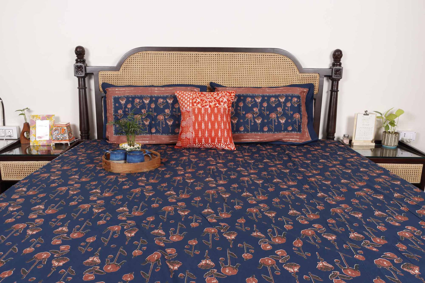 Juhi – Flat I Fitted Bedsheet (108x108 Inches)