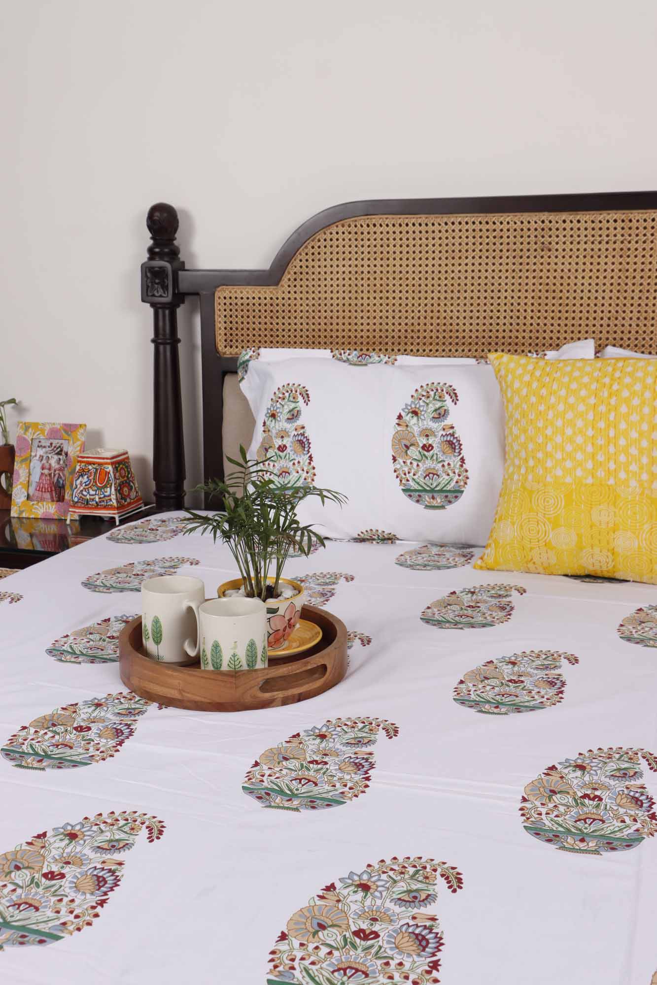 Kali – Flat I Fitted Bedsheet (108x108 Inches)