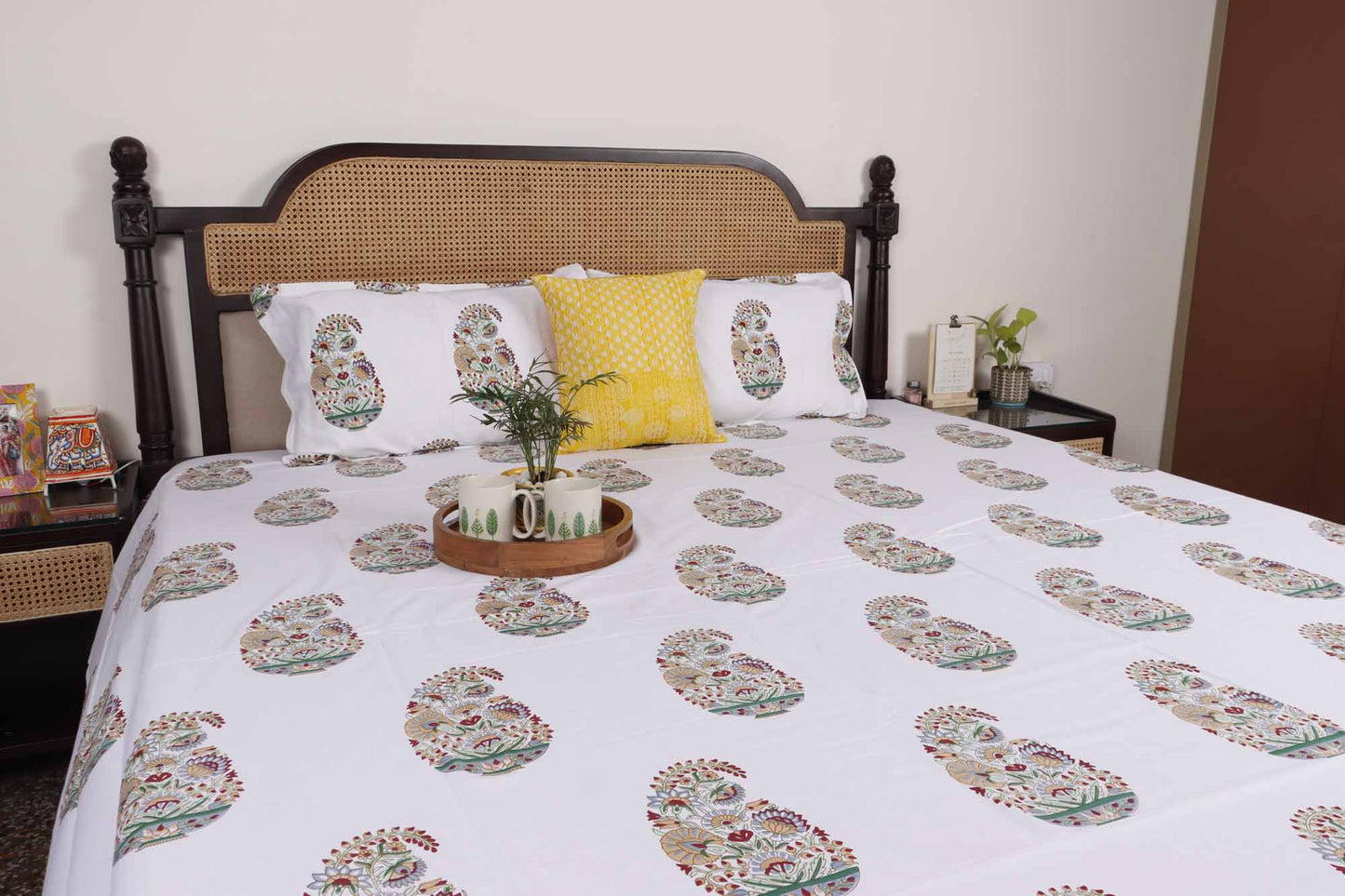Kali – Flat I Fitted Bedsheet (108x108 Inches)