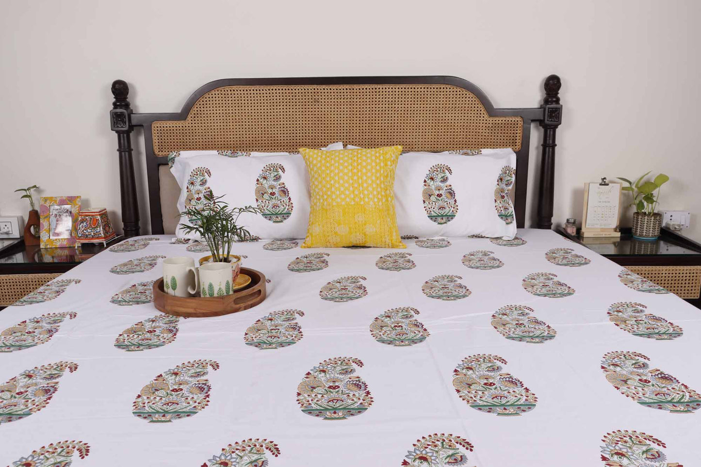 Kali – Flat I Fitted Bedsheet (108x108 Inches)