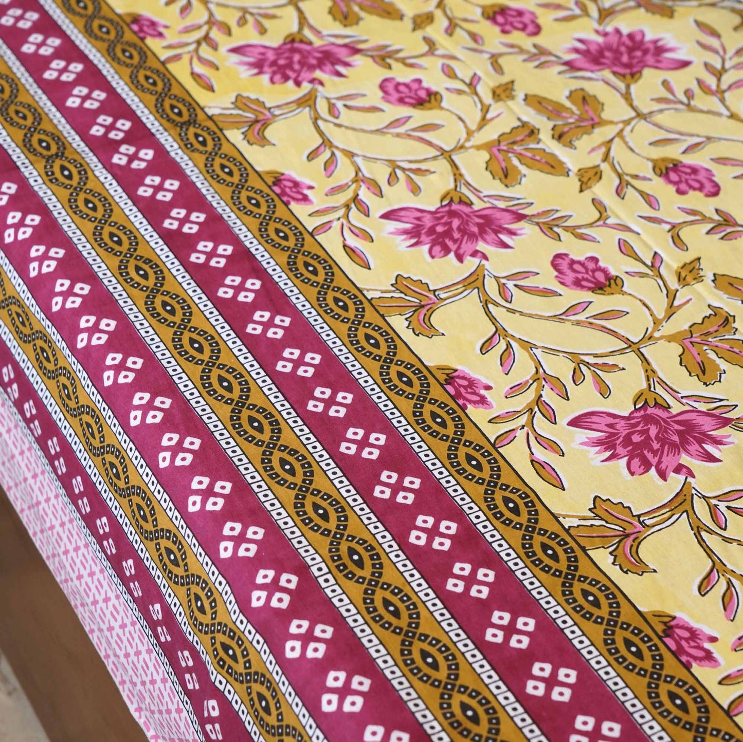 Baagh Yellow – Flat I Fitted Bedsheet (90×108)