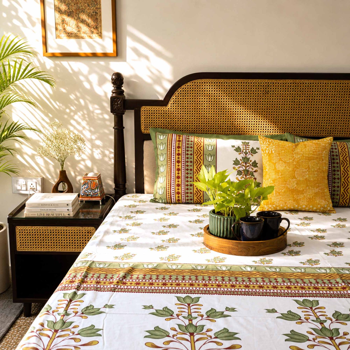 Palaash Green- White – Flat I Fitted Bedsheet (108x108 Inches)
