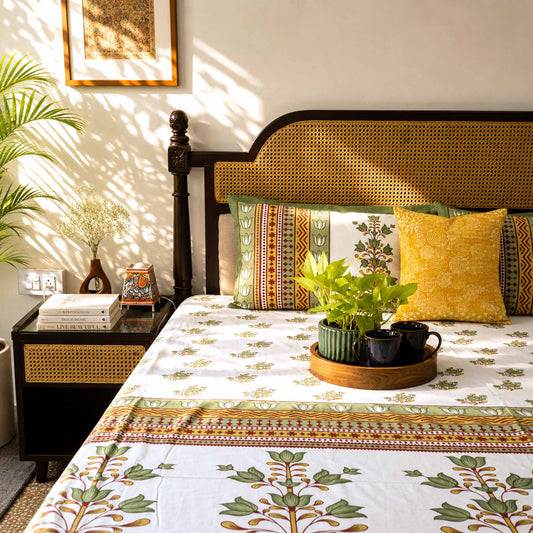Palaash Green- White – Flat I Fitted Bedsheet (108x108 Inches)