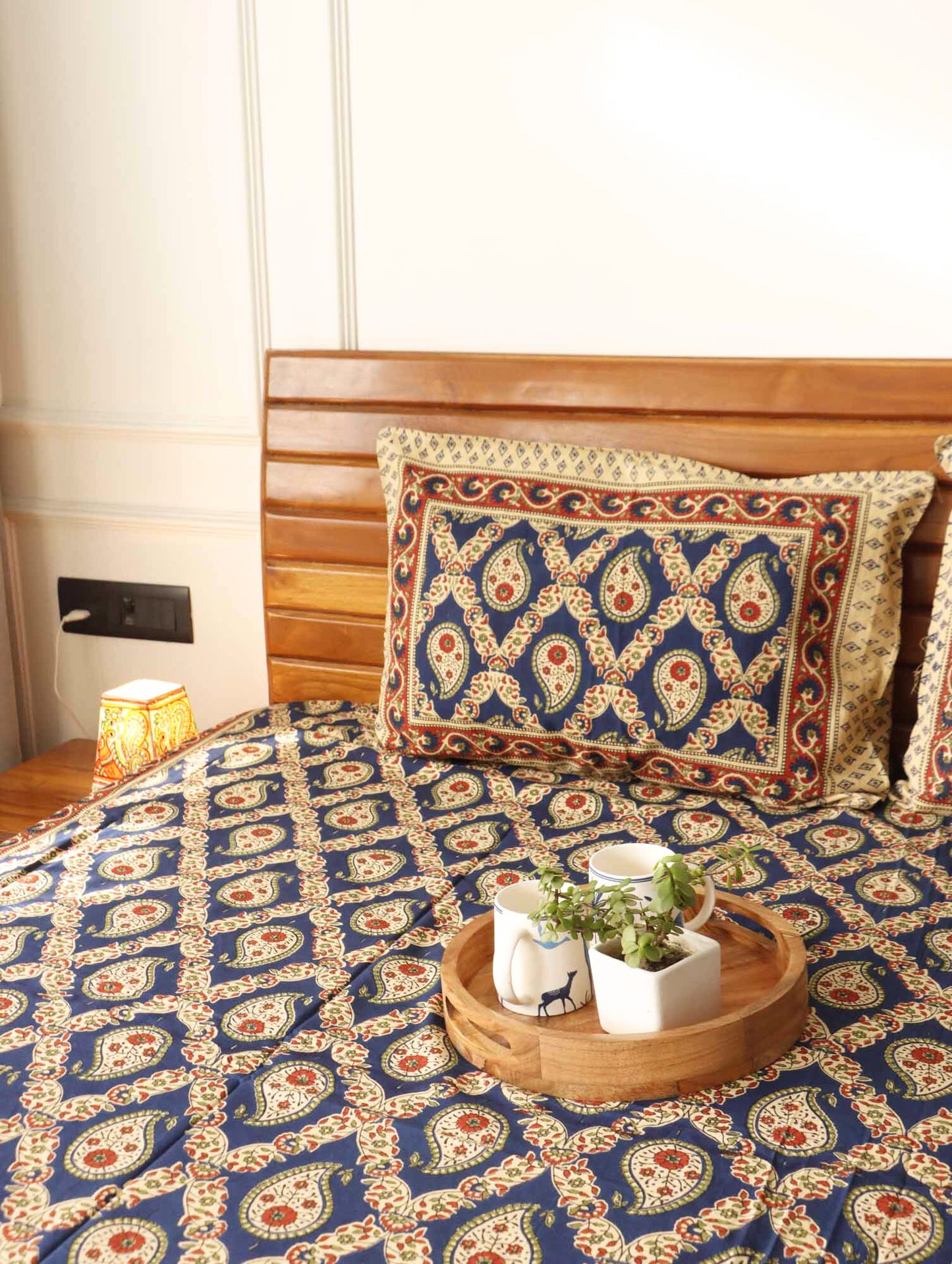 Kalamkari Neeli Booti - Flat I Fitted Bedsheet (108x108 Inches)