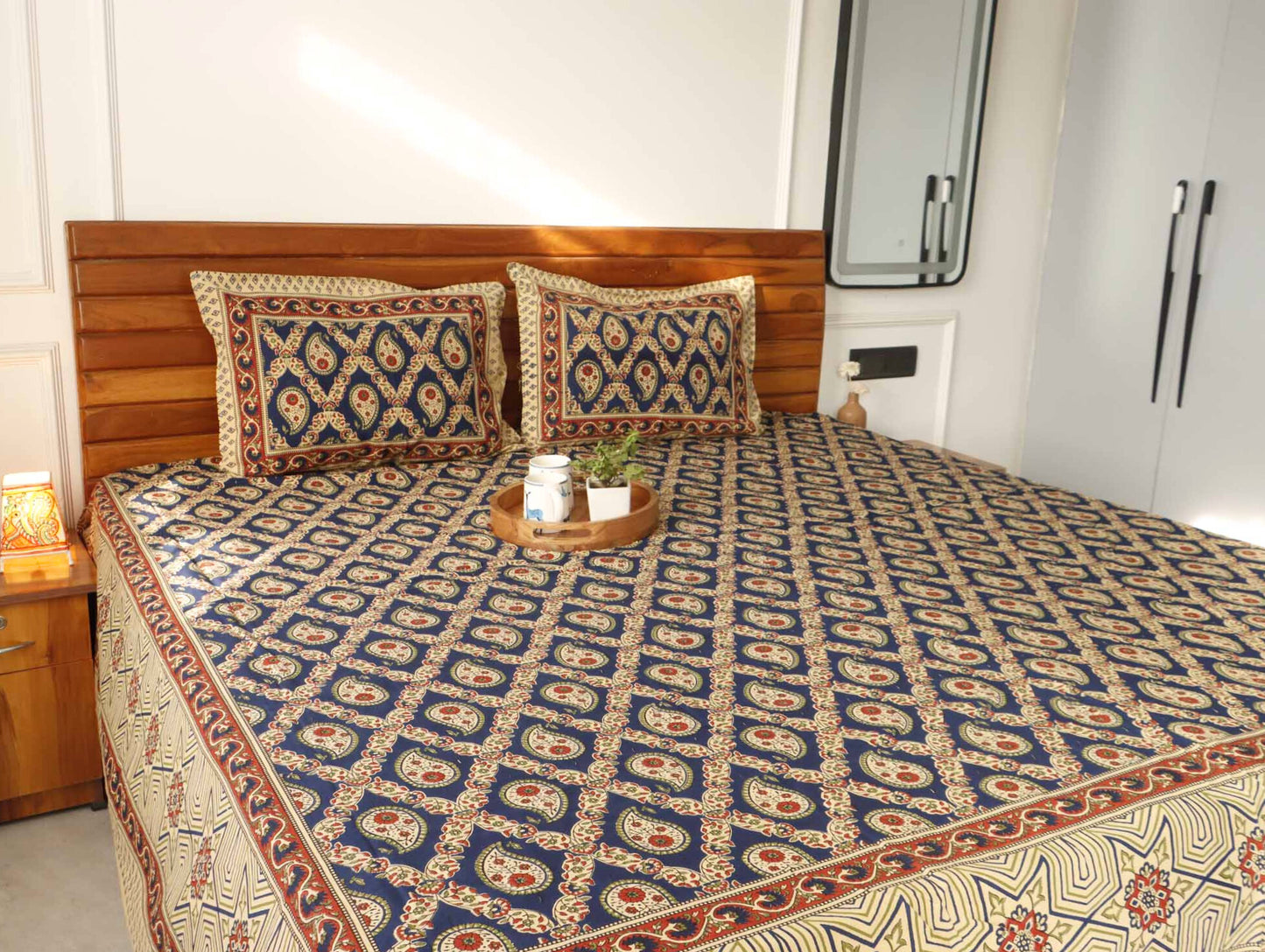 Kalamkari Neeli Booti - Flat I Fitted Bedsheet (108x108 Inches)