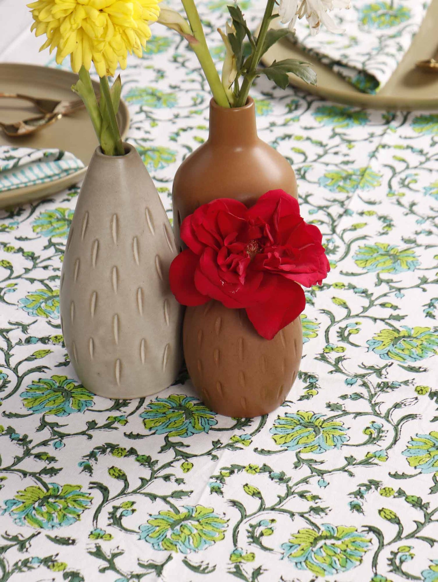 Jashn-E-Bahaara - Hand Block Six Seater Dining Table Cover With Napkins