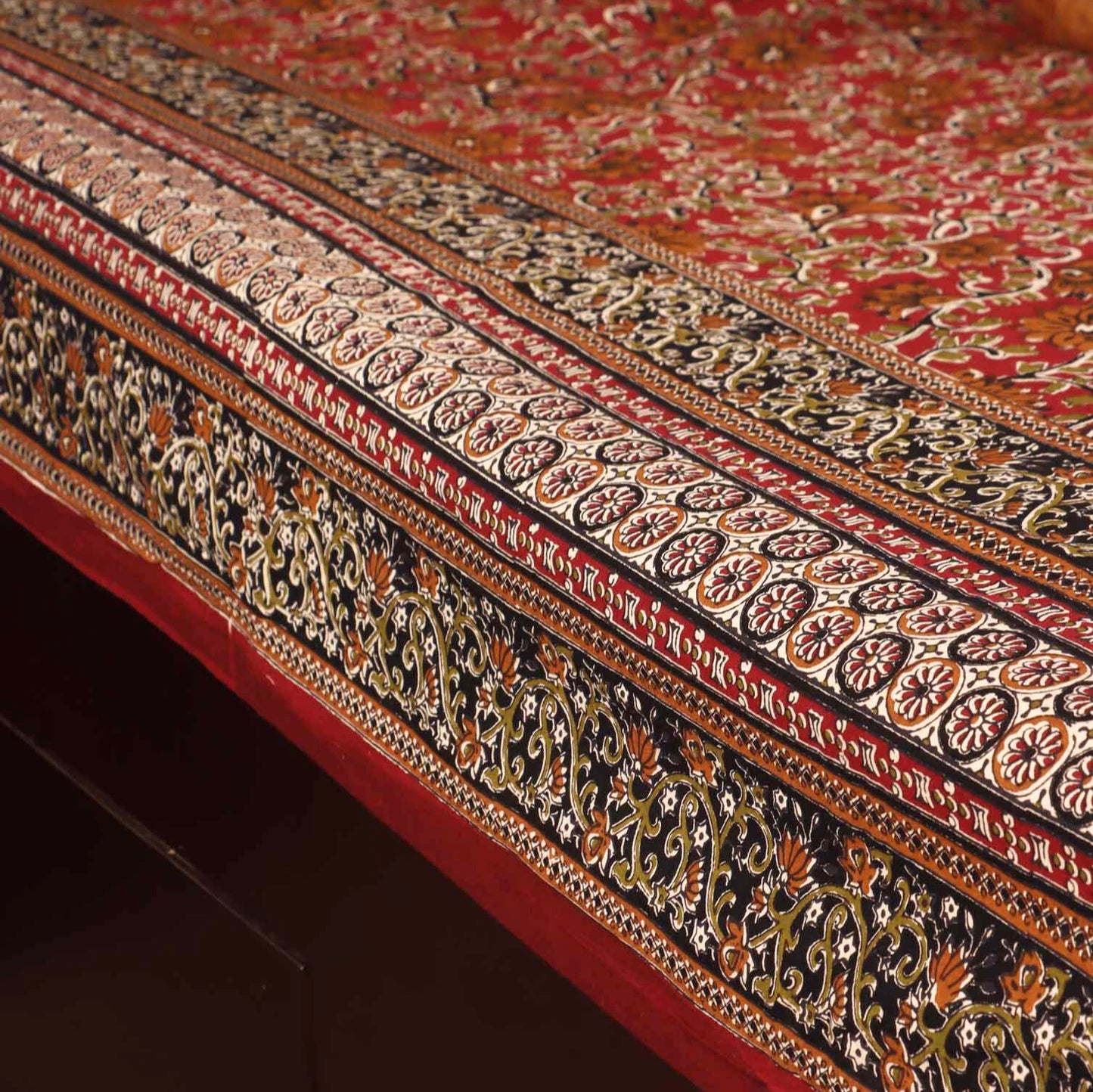 Kalamkari Surajmukhee - Flat I Fitted Bedsheet (90x108 Inches)