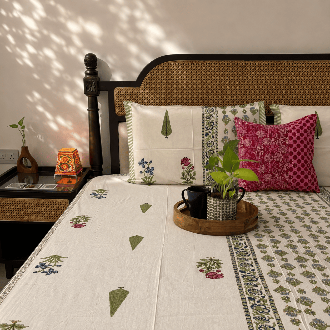 Aafreen Blue:Green - Flat I Fitted Bedsheet (108x108 Inches)