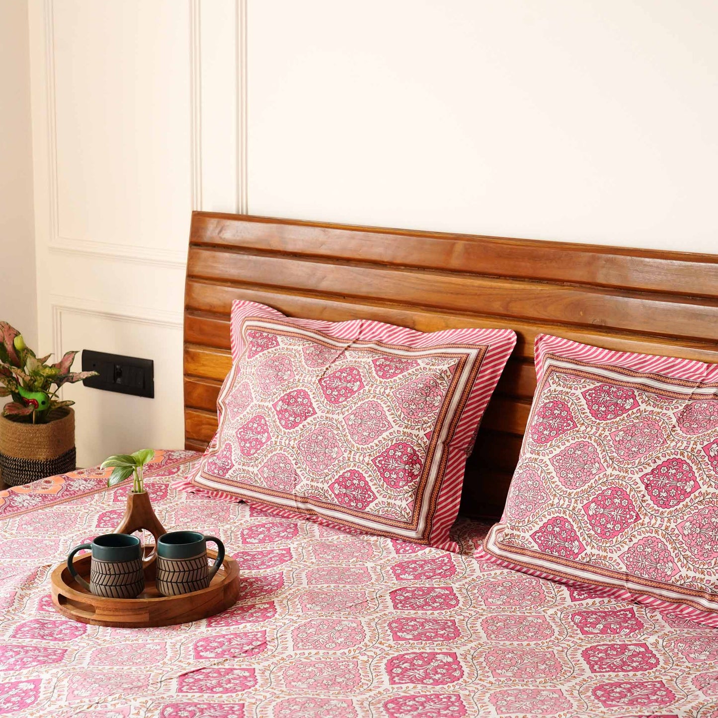 Parineeta Pink – Flat I Fitted Bedsheet (90x108 Inches)