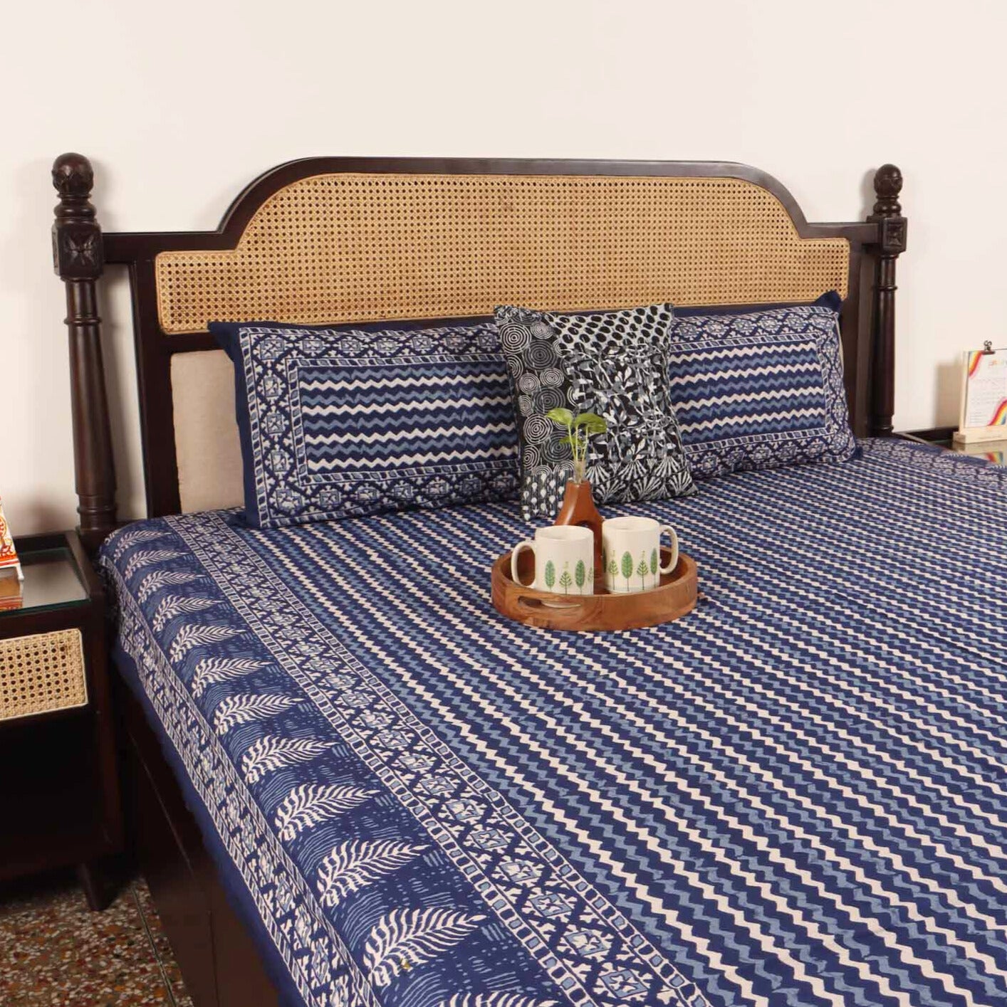 Indigo Chevron – Flat I Fitted Bedsheet (90×108 Inches)