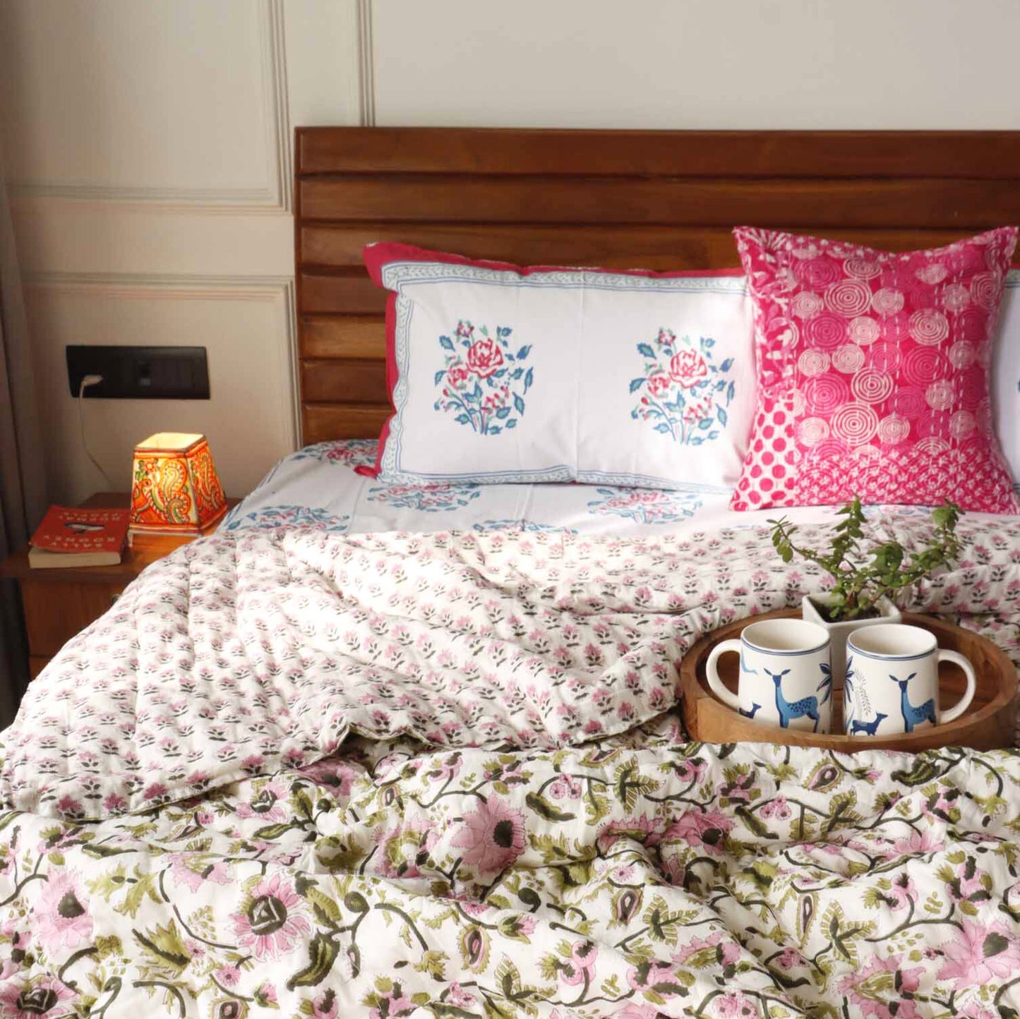 Gulabi Bel  - Single Bed/ Double Bed Razai/ Comforter