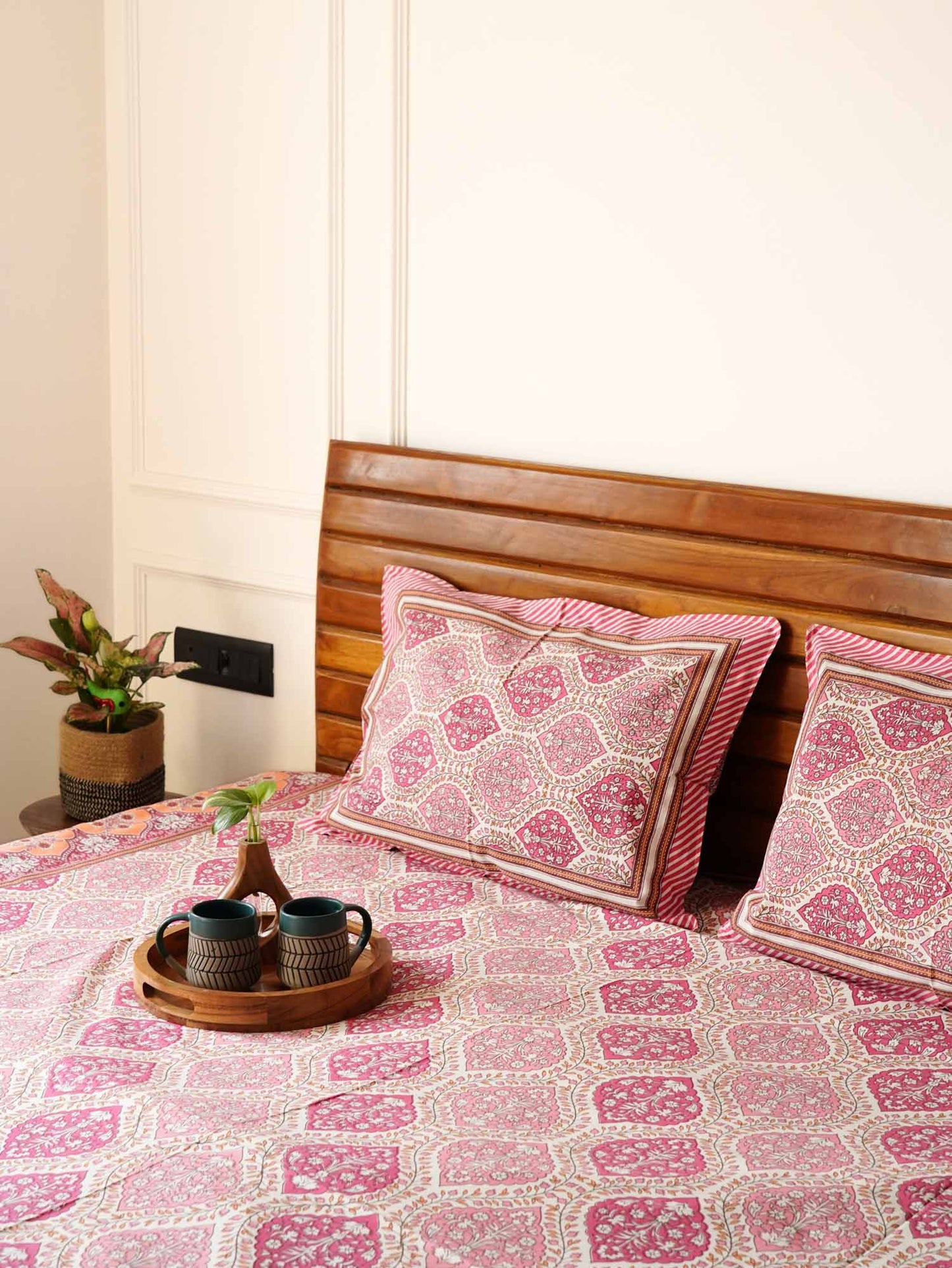 Parineeta Pink – Flat I Fitted Bedsheet (90x108 Inches)