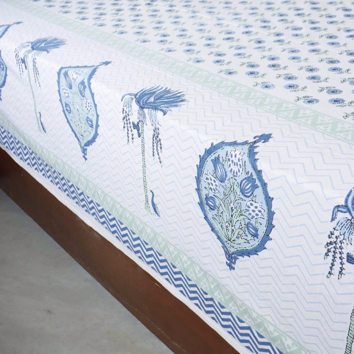 Neele Pushpa Flat I Fitted Bedsheet (108x108 Inches)