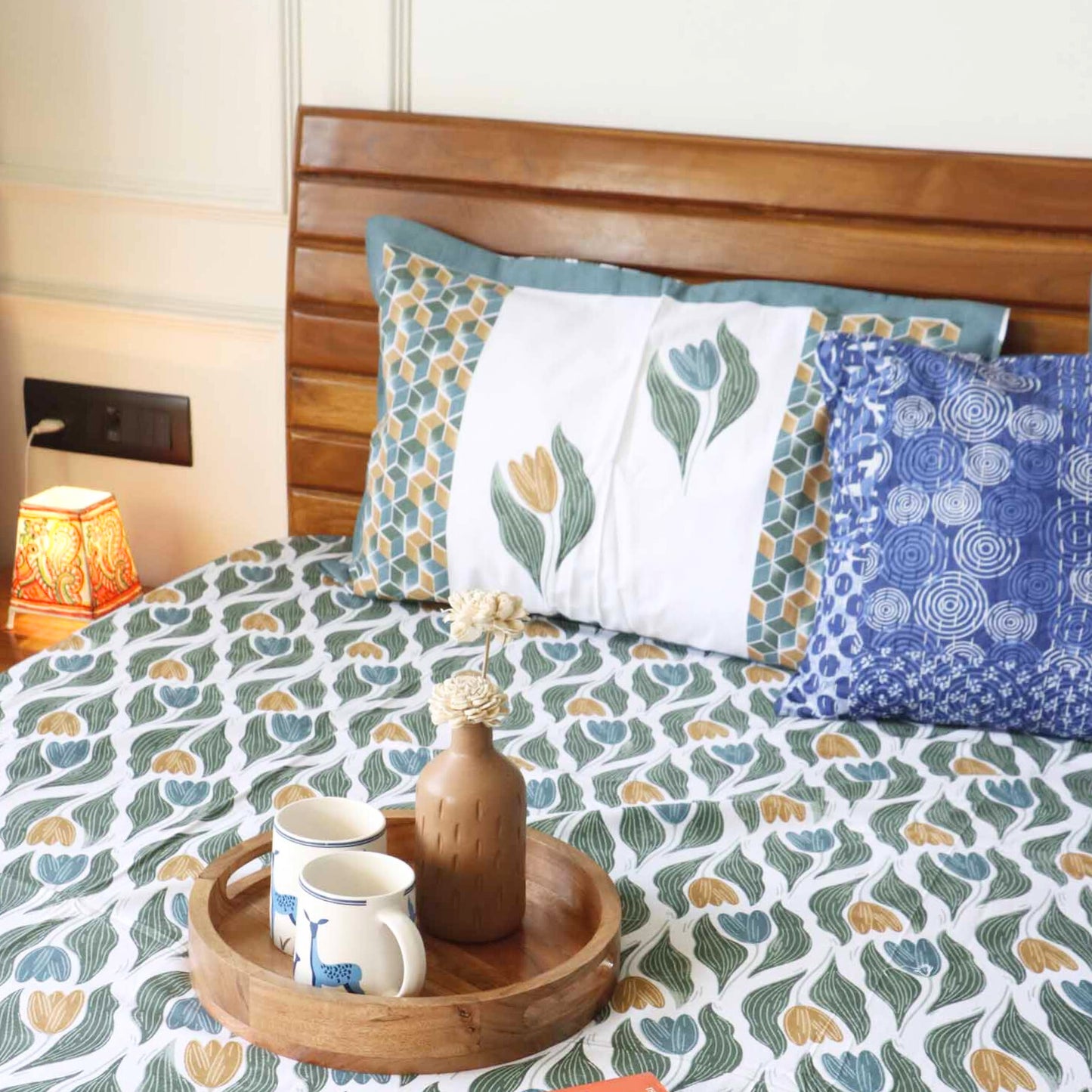 Tulip Leaf - Flat I Fitted Bedsheet (100x108 Inches)