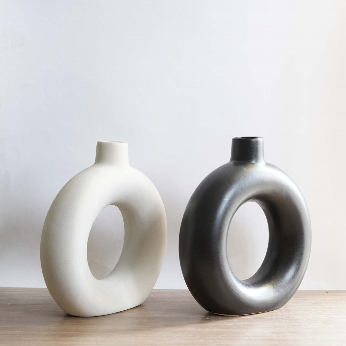 Black Donut Vase - Medium