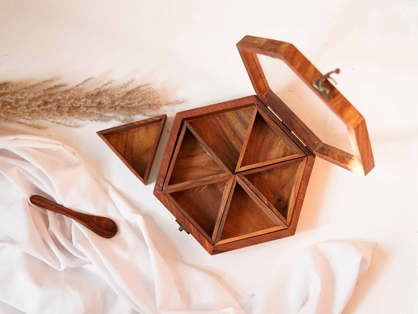 Spice box - Hexagon with a Spoon