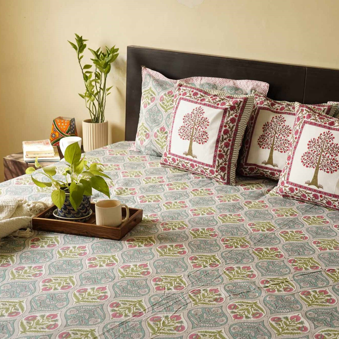 Khushi -Flat I Fitted Bedsheet (108x108 Inches)