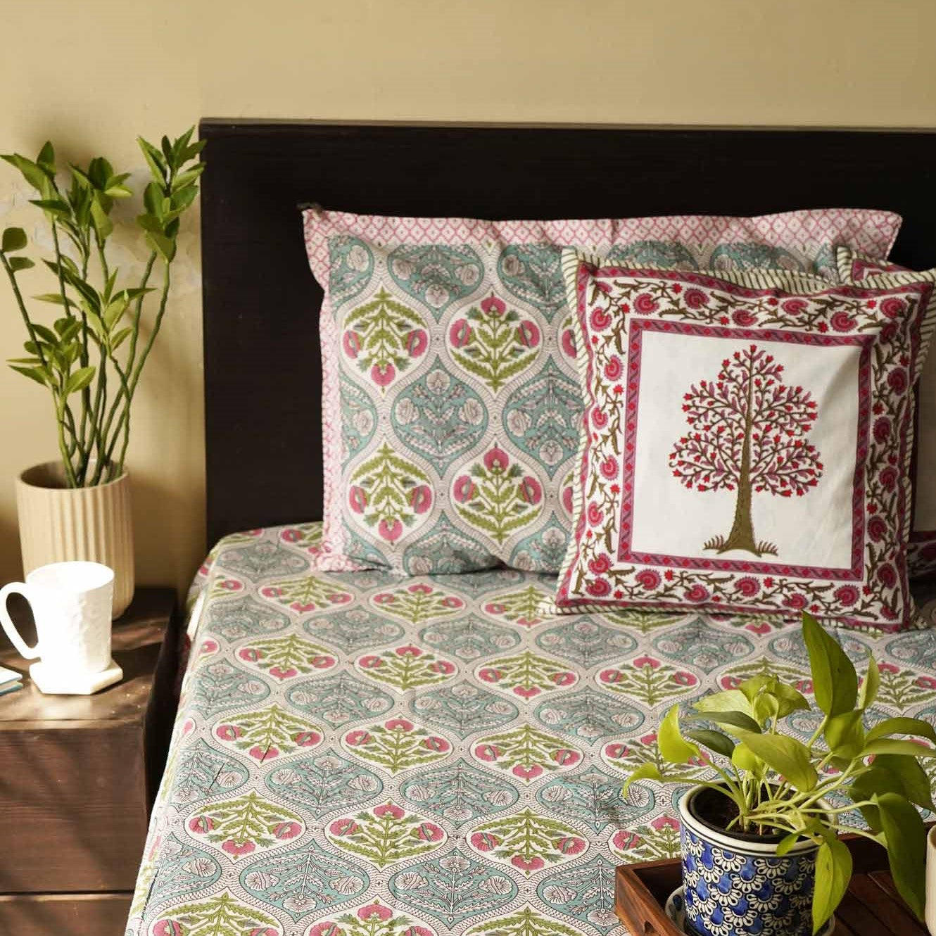 Khushi -Flat I Fitted Bedsheet (108x108 Inches)