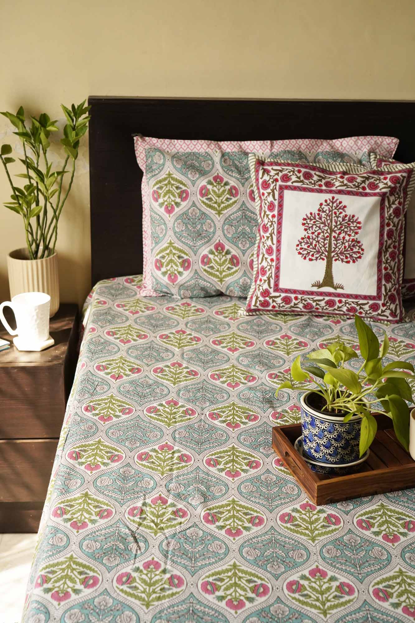 Khushi -Flat I Fitted Bedsheet (108x108 Inches)