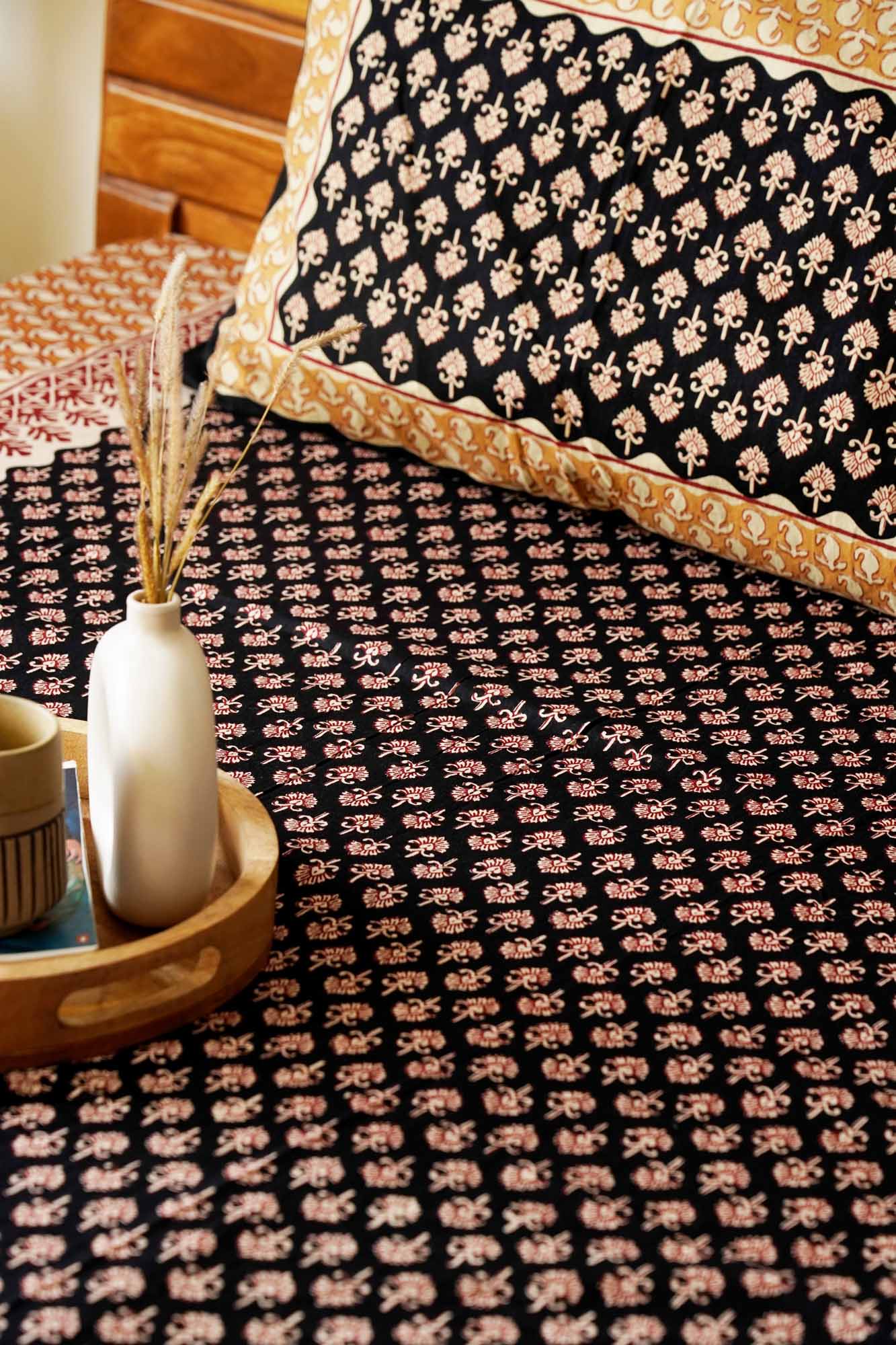 Kalamkari - Black - Single bed (60x90) I Flat I Fitted Bedsheet (90x108 Inches)