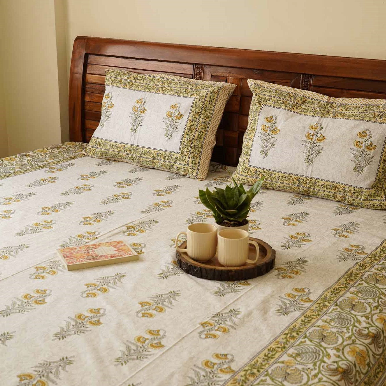 Kanak – Flat/Fitted Bedsheet (90x108 Inches)