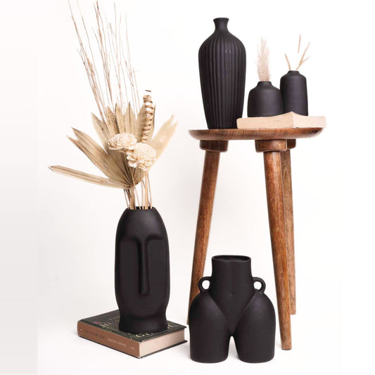 All things Black - Set of 5 Vases